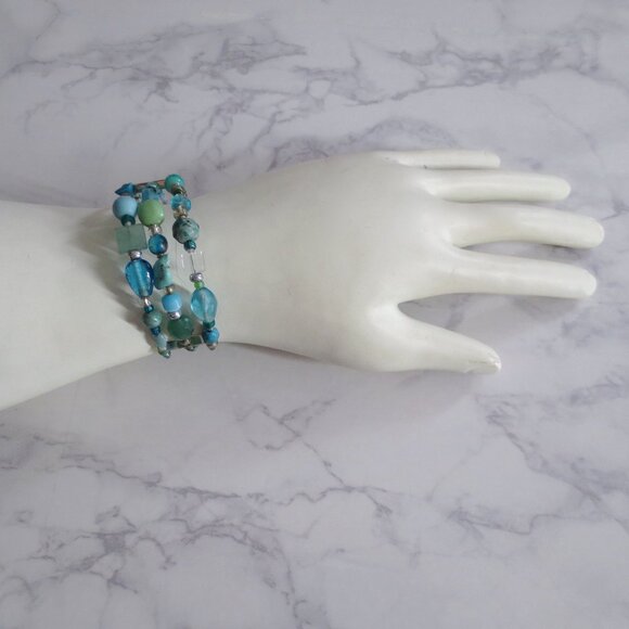 NWOT Artisan Handmade Turquoise Blue Adjustable Comfortable Stretch Bracelet - Picture 2 of 4